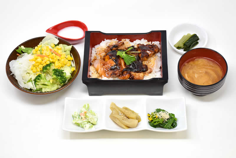 信州福味鶏照焼重の写真